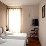 Logis L'occitan 2 Etoiles 3* ガイヤック