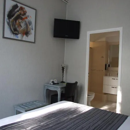 Logis L'occitan 2 Etoiles מלון 3*