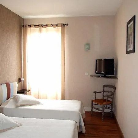 Logis L'occitan 2 Etoiles 3* גיילאק