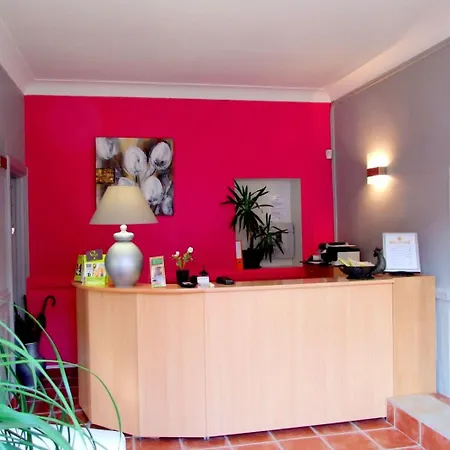 Logis L'occitan 2 Etoiles מלון