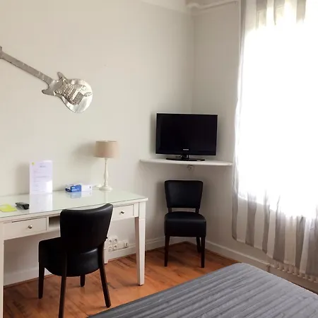 Logis L'occitan 2 Etoiles מלון 3*