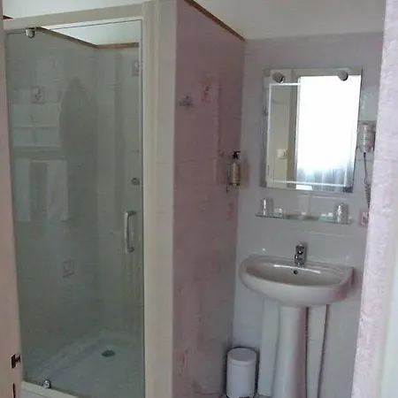 מלון Logis L'occitan 2 Etoiles 3*