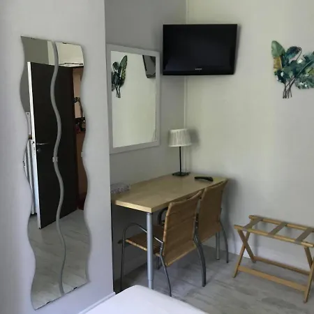 Logis L'occitan 2 Etoiles ホテル